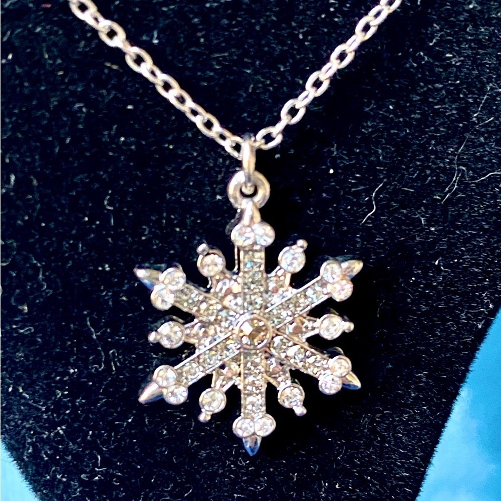 Dazzling Vintage Crystal Snowflake Pendant Necklace